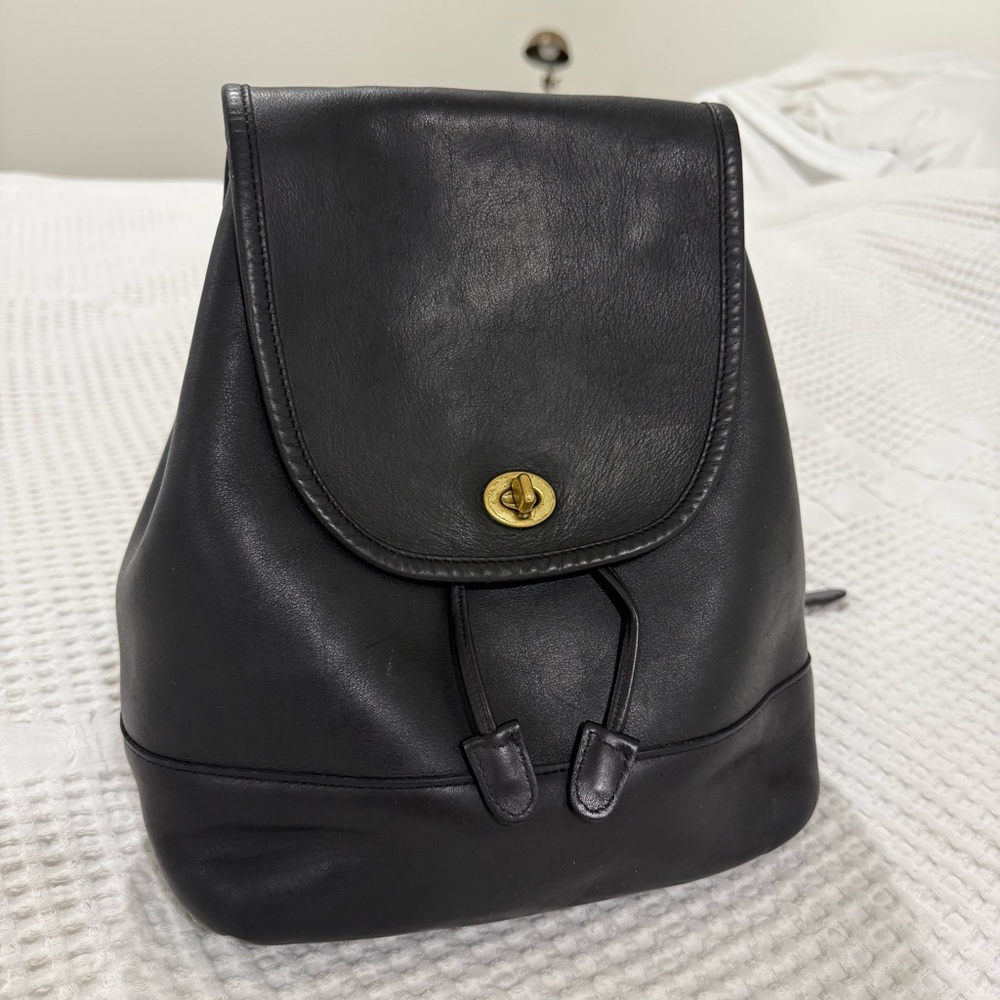 Vintage Coach 9791 Black Leather Backpack With Brass Turn Lock Closure - Picture 2 of 10
